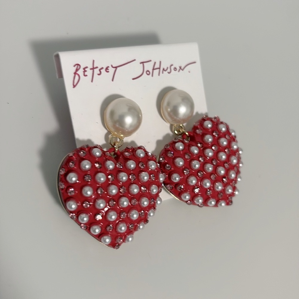 Lot of 2x NWT [Betsey Johnson] XOXO Pearl Heart Statement Earrings & Ring Set - Picture 8 of 15